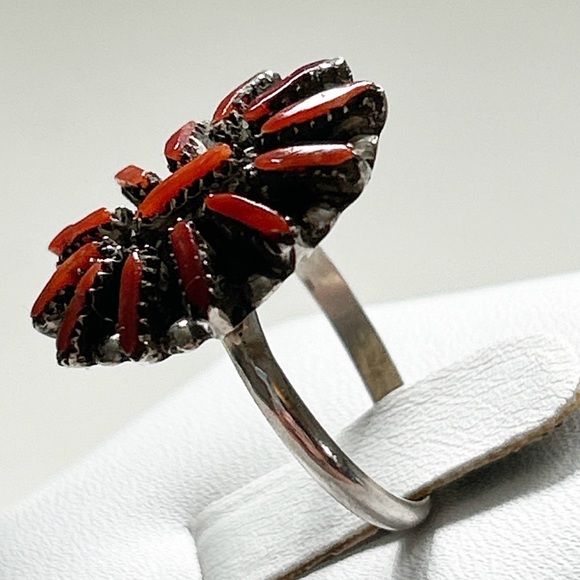 Vintage Southwestern Red Coral Needlepoint Cluster Sterling Silver Ring - Picture 10 of 11